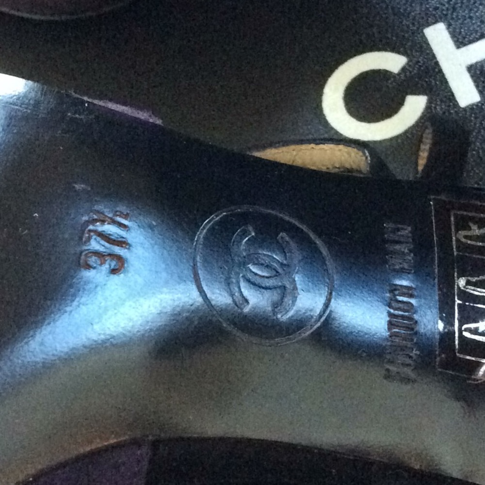 CHANEL purple & black strappy suede pumps - Picture 11 of 12